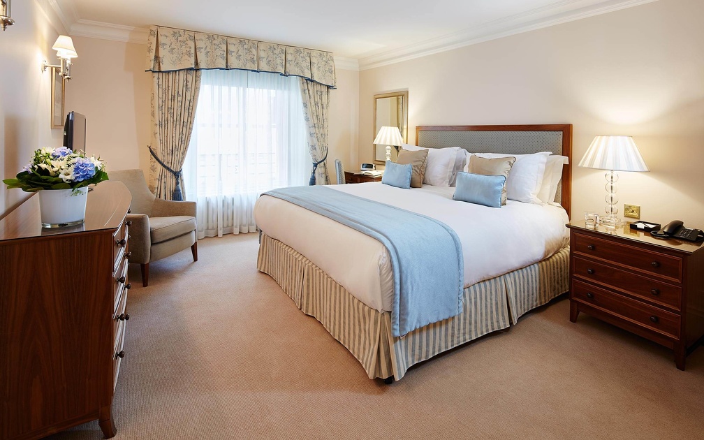 Cheval Hyde Park Gate Luxury Two-Bedroom Apartments -01