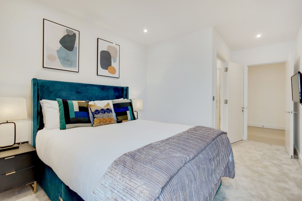 Residence Hoxton 2 bed 2 bath Penthouse- Residence side flat 68 -Rosewood-3 Master Bedroom-0