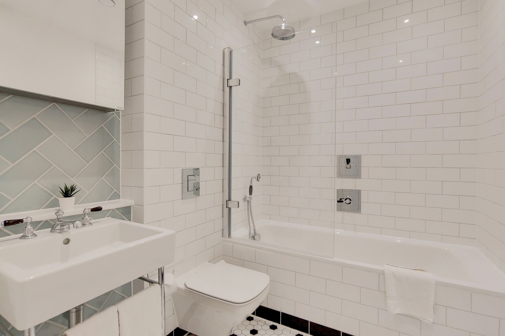 Residence Hoxton 2 bed 2 bath Penthouse- Residence side flat 68 -Rosewood-7 Bathroom-0