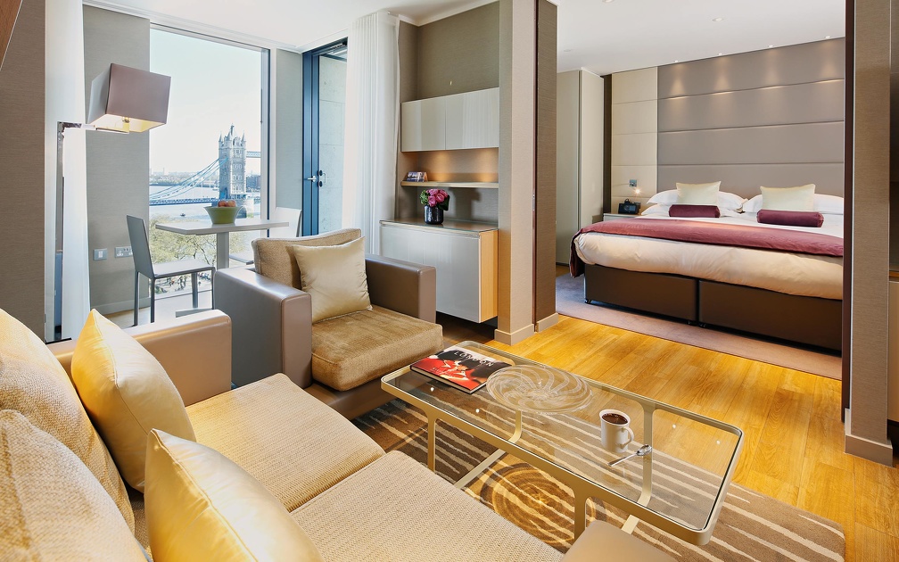 ChevalThreeQuays-Luxury One Bedroom Apartment Tower View-006