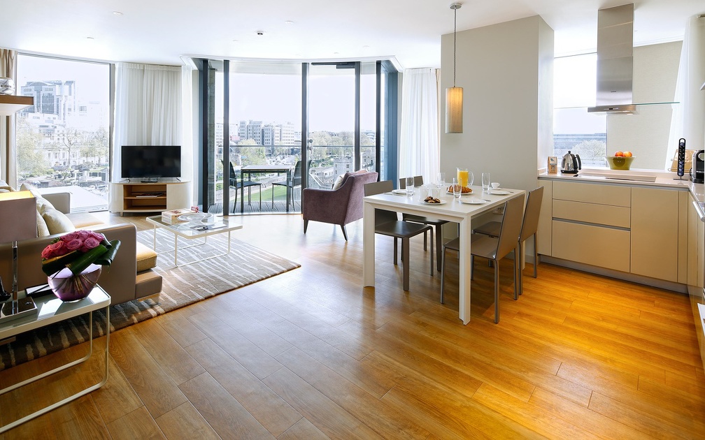 cheval-three-quays-luxury-two-bed-tower-view-04