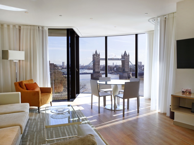 ChevalThreeQuays-Deluxe Two Bedroom Apartment River View-022.jpg