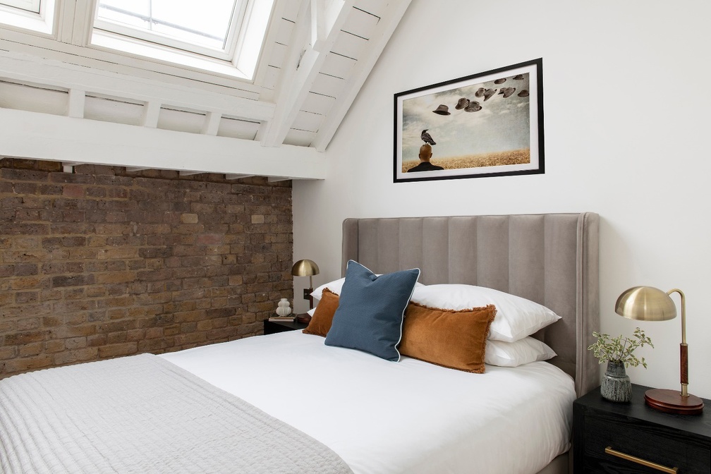 3Bed-shoot-3-4-arne-st-covent-garden-1 lo