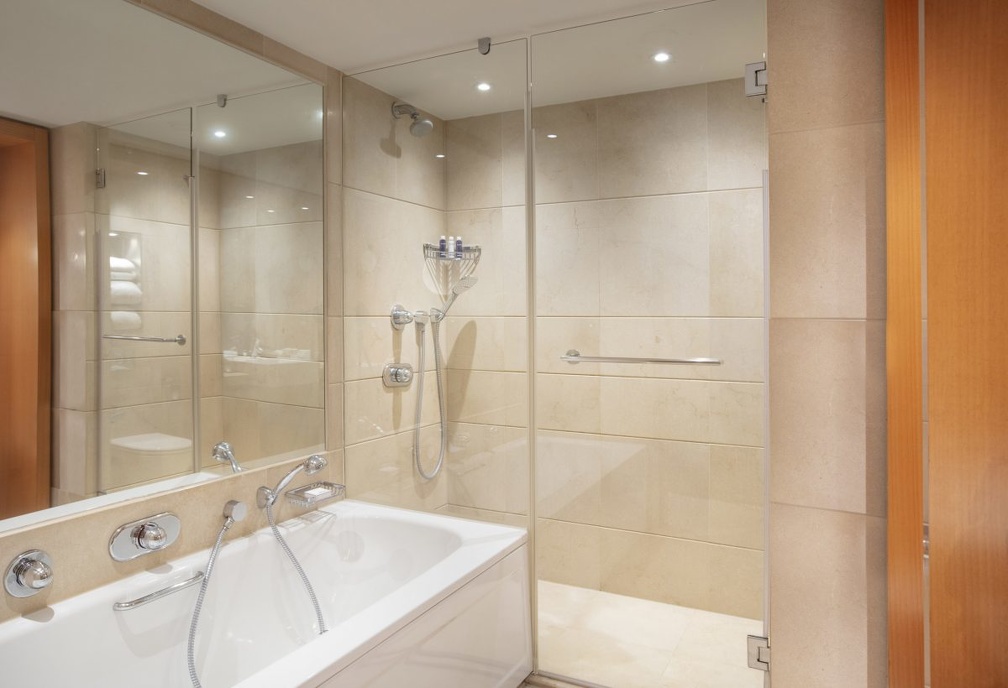 2019 PPLR Suite KMAB RiverViewBalconyKitchenette Bathroom-1-1200x820