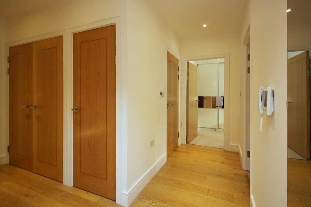 t-Kingston-Lanyard-2-bed-hallway-im