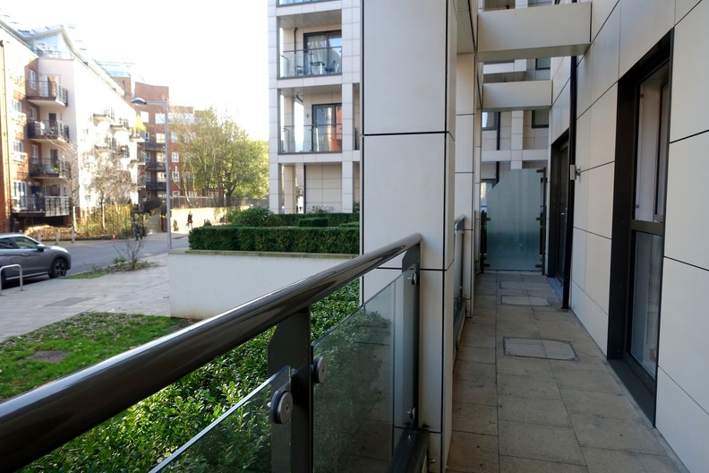 v-Kingston-Lanyard-2-bed-balcony-2-pic.jpg