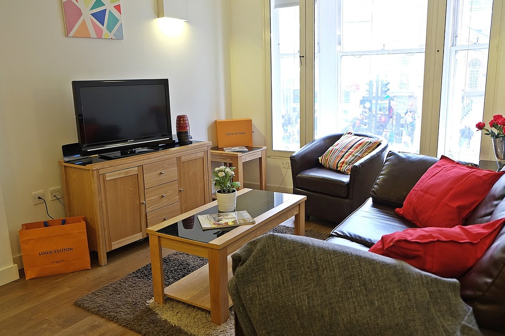 London City Serviced Apartments A - Living Room - Urban Stay