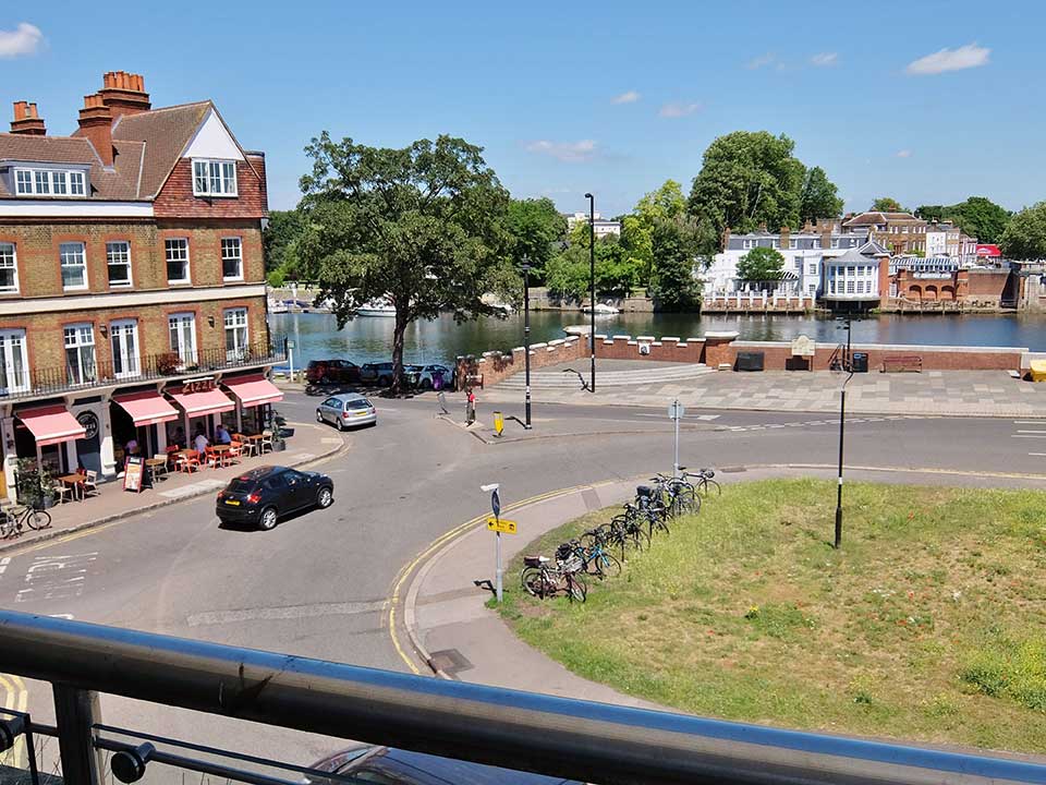 9-Hampton-Court-two-bed-balcony-view-river-1