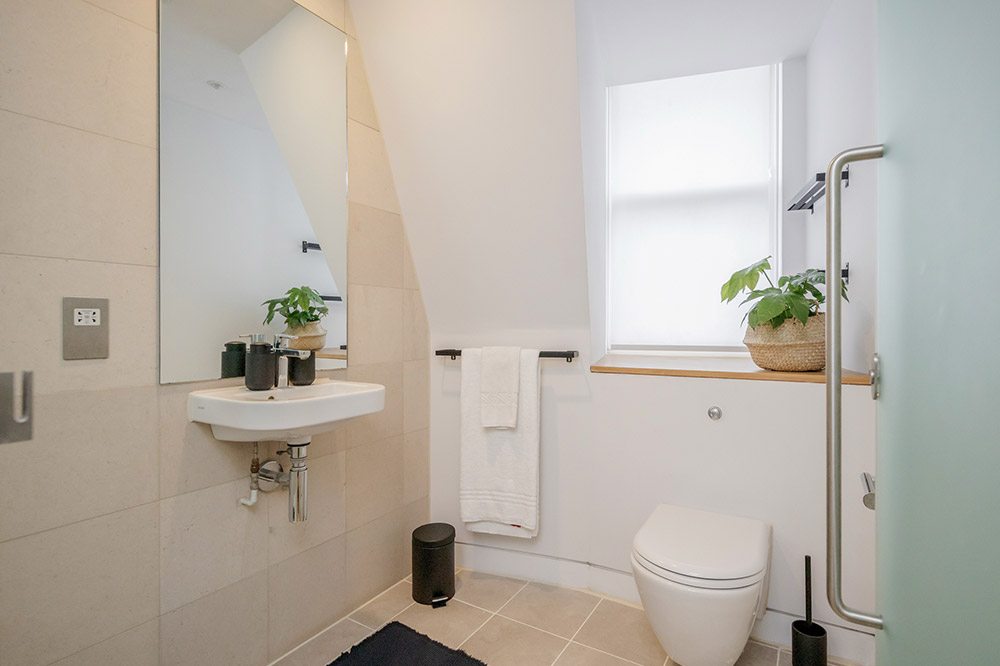 Stay&amp;Co-Holborn-Premium-Two-Bedroom-Bathroom-2