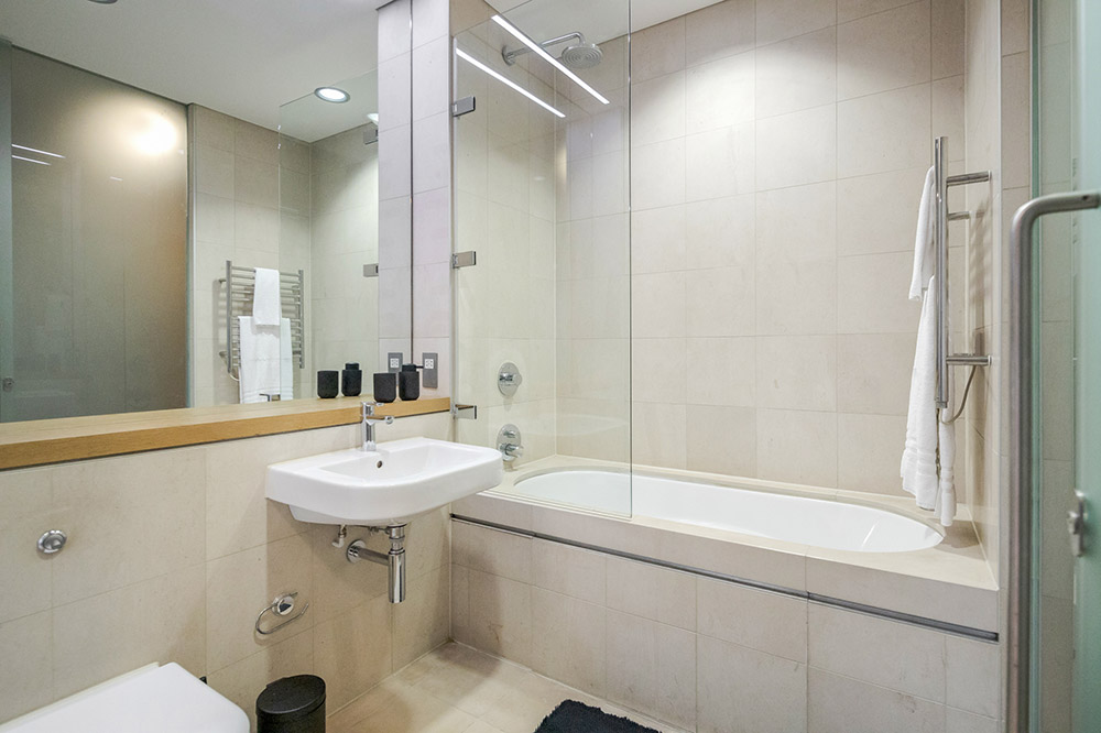 Stay&amp;Co-Holborn-Superior-Two-Bedroom-Bathroom-1