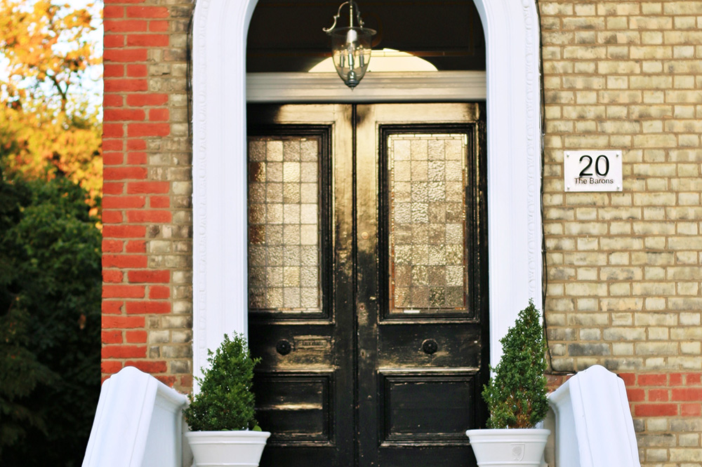 55-No.20-Front-Door-20-The-Barons-Luxury-Serviced-Apartments-Richmond,-Twickenham,-South-West-London,-TW1
