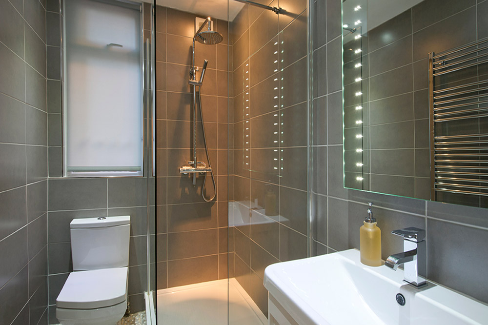 49-The-Brooke-Bathroom-20-The-Barons-Luxury-Serviced-Apartments-Richmond,-Twickenham,-South-West-London,-TW1