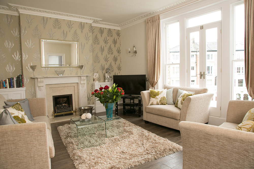 20-The-Crescent-Apartment-Lounge-With-French-Doors-20-The-Barons-Luxury-Serviced-Apartments-Richmond,-Twickenham,-South-West-London,-TW1