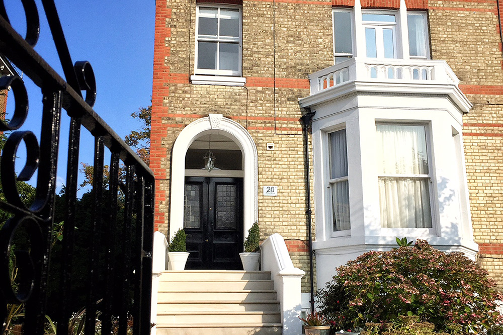 56-No.20-Front-Elevation-20-The-Barons-Luxury-Serviced-Apartments-Richmond,-Twickenham,-South-West-London,-TW1