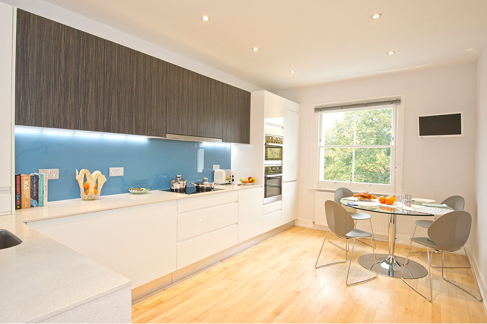 11-The-Arlington-Suite-Eat-In-Kitchen-20-The-Barons-Luxury-Serviced-Apartments-Richmond,-Twickenham,-South-West-London,-TW1