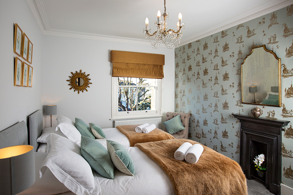 18A-The-Arlington-Suite-Guest-Bedroom-20-The-Barons-Luxury-Serviced-Apartments-Richmond,-Twickenham,-South-West-London,-TW1