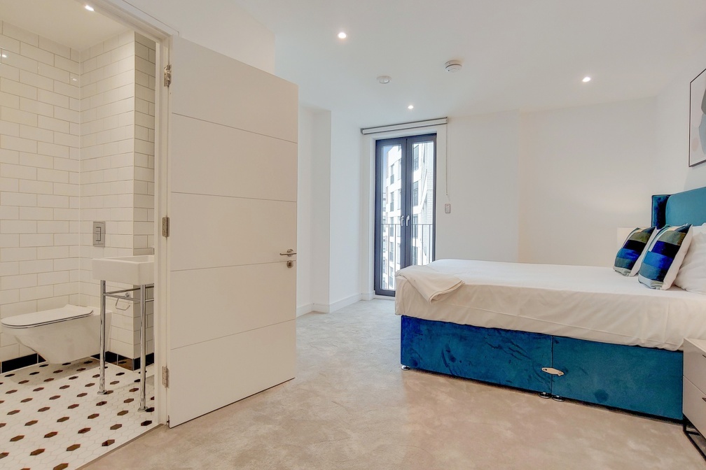 Residence Hoxton - 2 bed 2 bath - residence side flat 64 -Rosewood-2 Master Bedroom-0