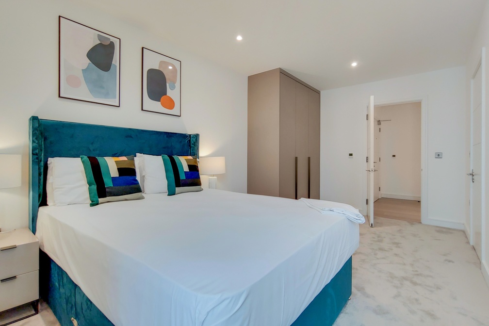 Residence Hoxton - 2 bed 2 bath - residence side flat 64 -Rosewood-2 Master Bedroom-1