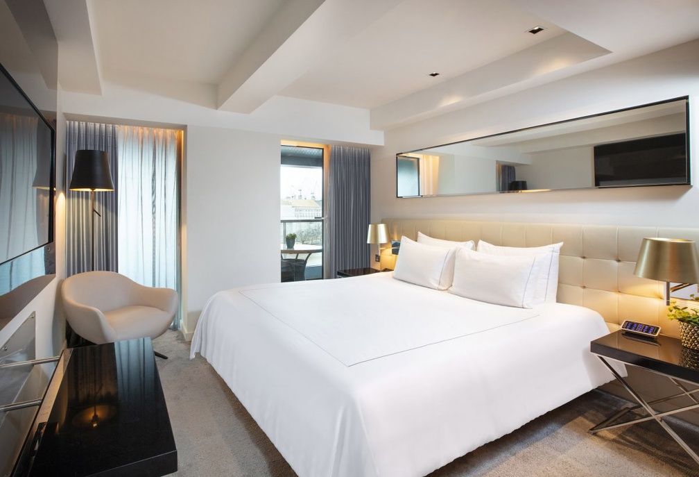 2019 PPLR Suite KMAB RiverviewBalconyKitchenette Bedroom-1-1200x818