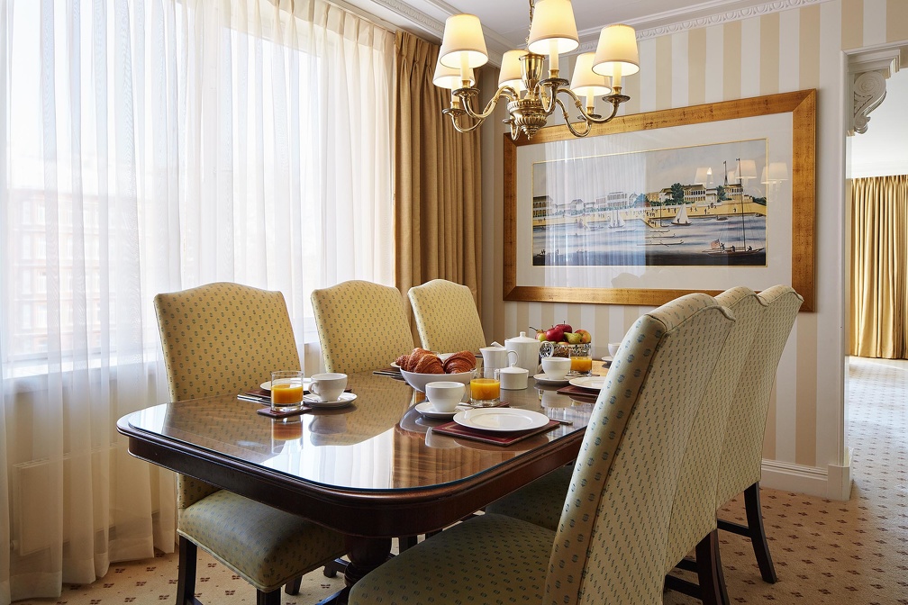 CTC 3-bed-luxury dining1 (2)