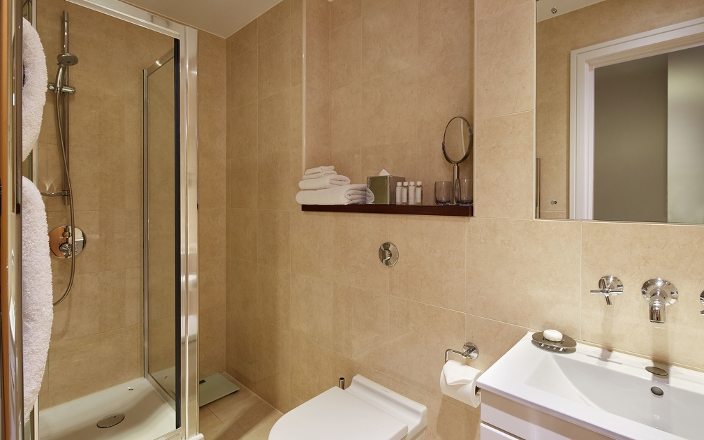 LuxuryOne-Bedroom-Bathroom-1