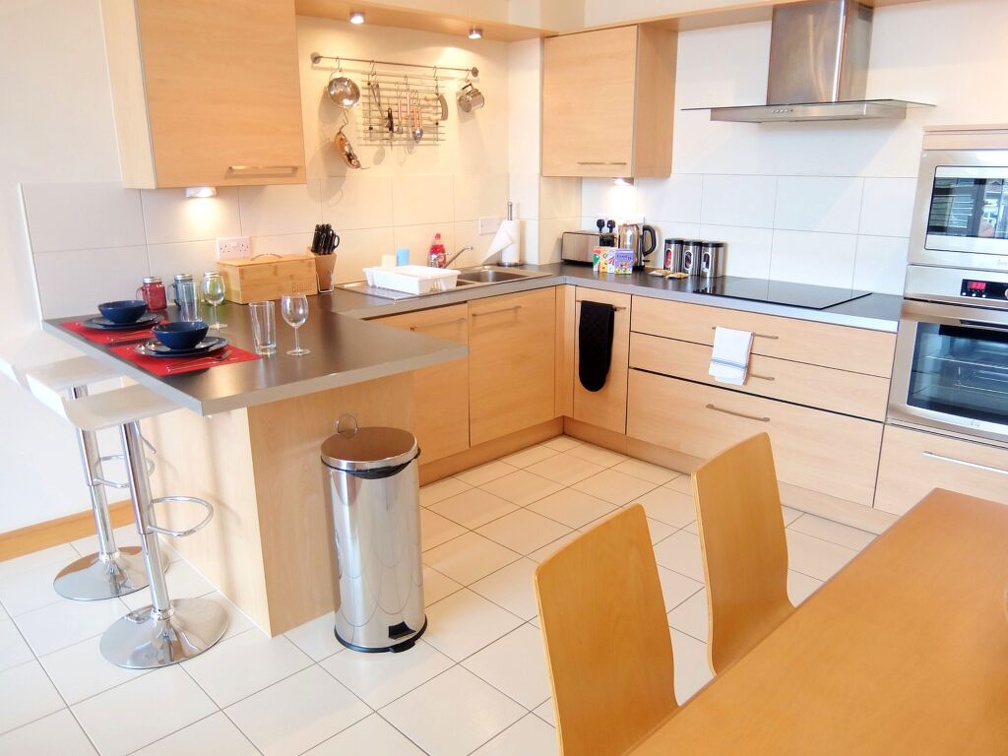 2-kitchen-Hampton-Court-serviced-apartments-1024x768-1