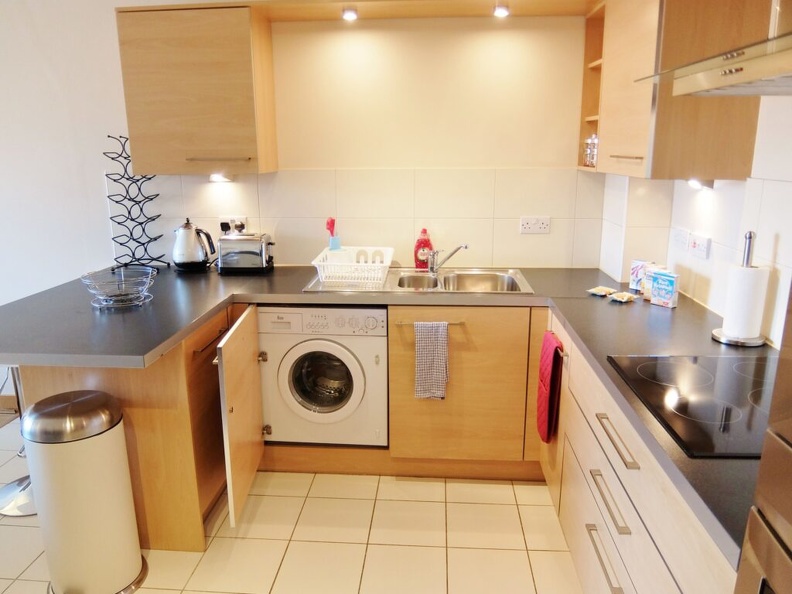 2-kitchen-washing-machine-1-bed-1PV-Hampton-Court-serviced-apartments-scaled-1-1024x768-2.jpg