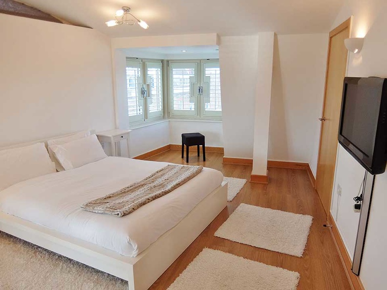20-master-bedroom-Hampton-Court-3-bed-penthouse.jpg