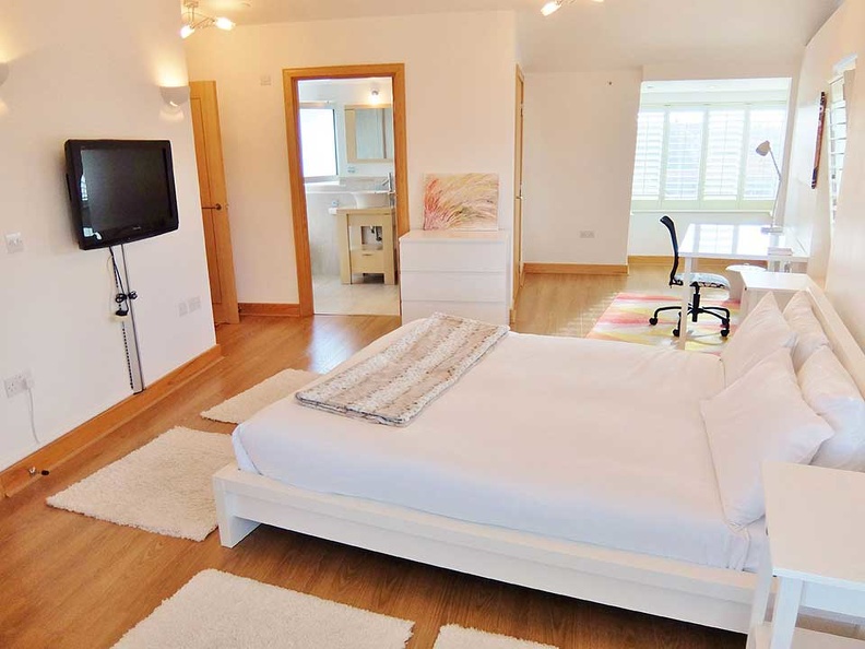 3-master-bedroom-Hampton-Court-3-bed-penthouse.jpg