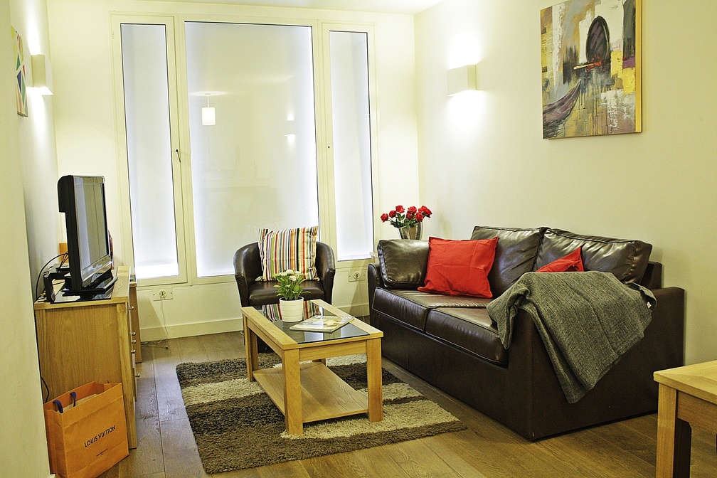 London City Serviced Apartments A - Living Room - Urban Stay 3
