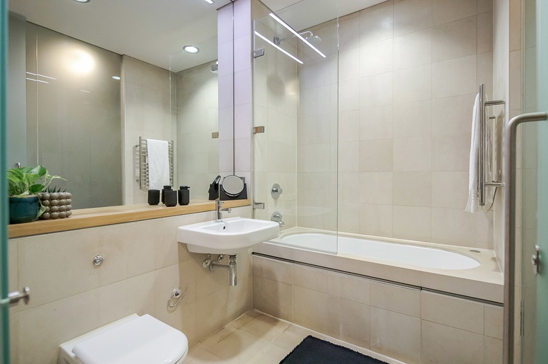 Stay&Co-Holborn-Superior-1bed-Flat-1-Bathroom.jpg