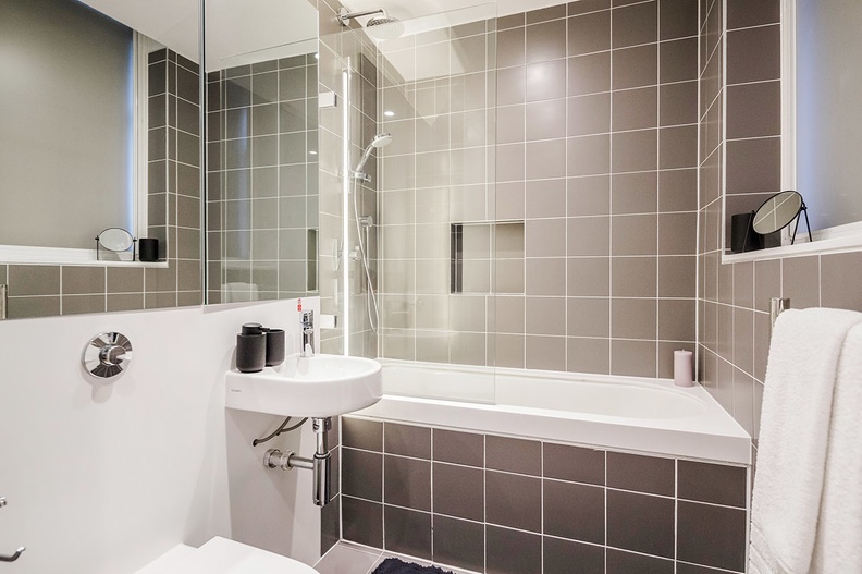 Stay&Co-Holborn-Superior-1bed-Flat-7-Bathroom.jpg
