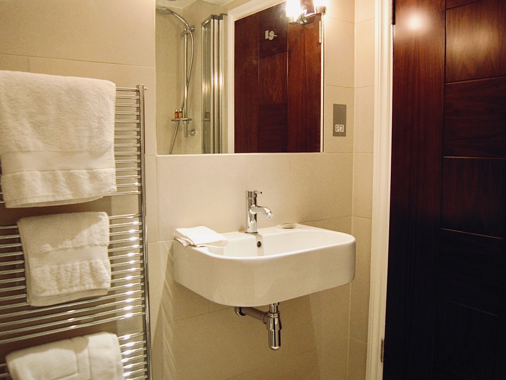 1838 TavistockPlc-Apartment 9-Bathroom 1656x1242