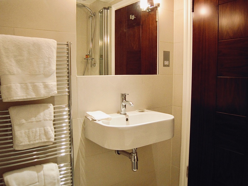 1838_TavistockPlc-Apartment 9-Bathroom_1656x1242.jpg