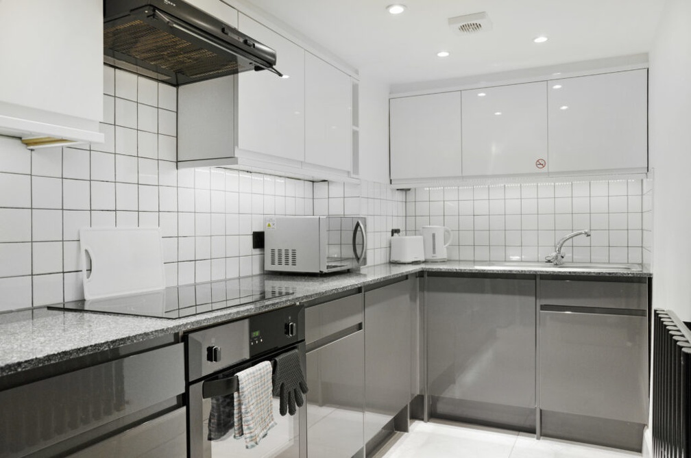 Lamington-apartments-2bedgarden-kitchen-1024x680