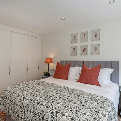  Buckingham & Lloyds Apartment - Three Bedroom Apartment 