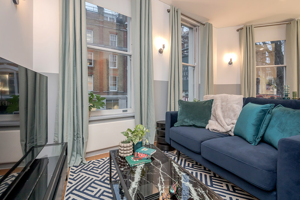 Stay&amp;Co-Holborn-Superior-1bed-Flat-1-Living-Room