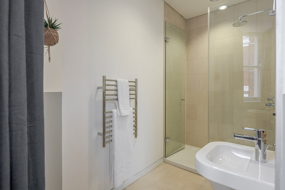 Stay&amp;Co-Holborn-Superior-Two-Bedroom-Bathroom-2