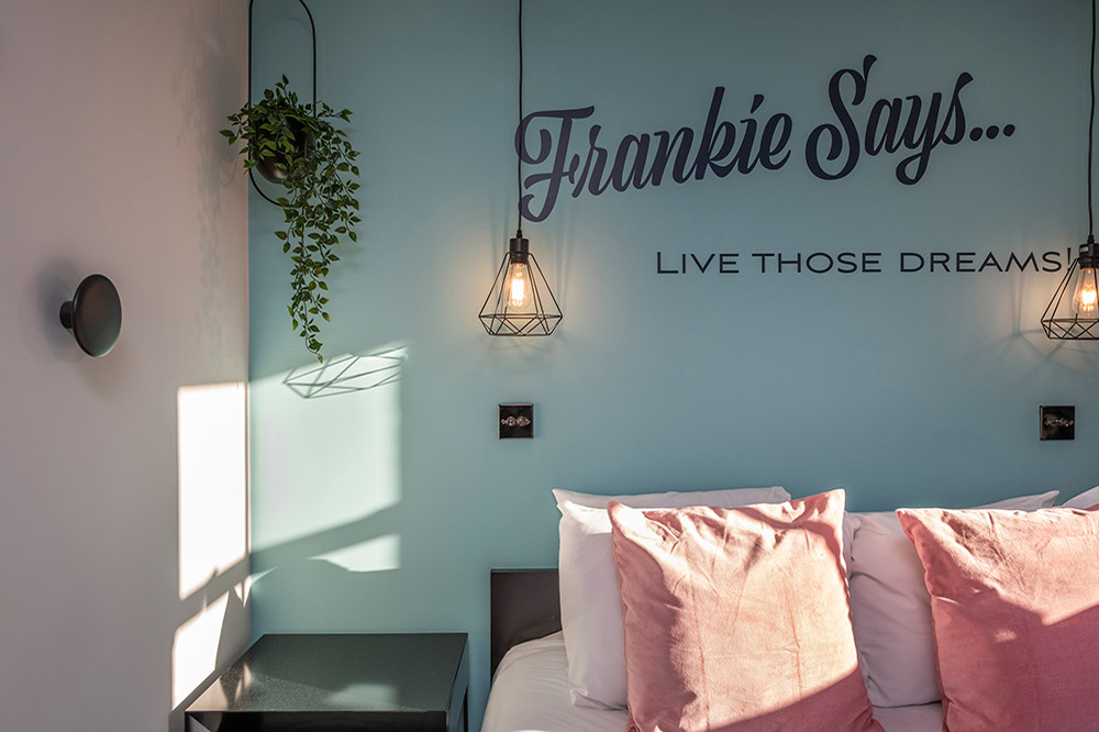FrankieSays-3bedpenthouse-3rdfloor-bedroom-(6)