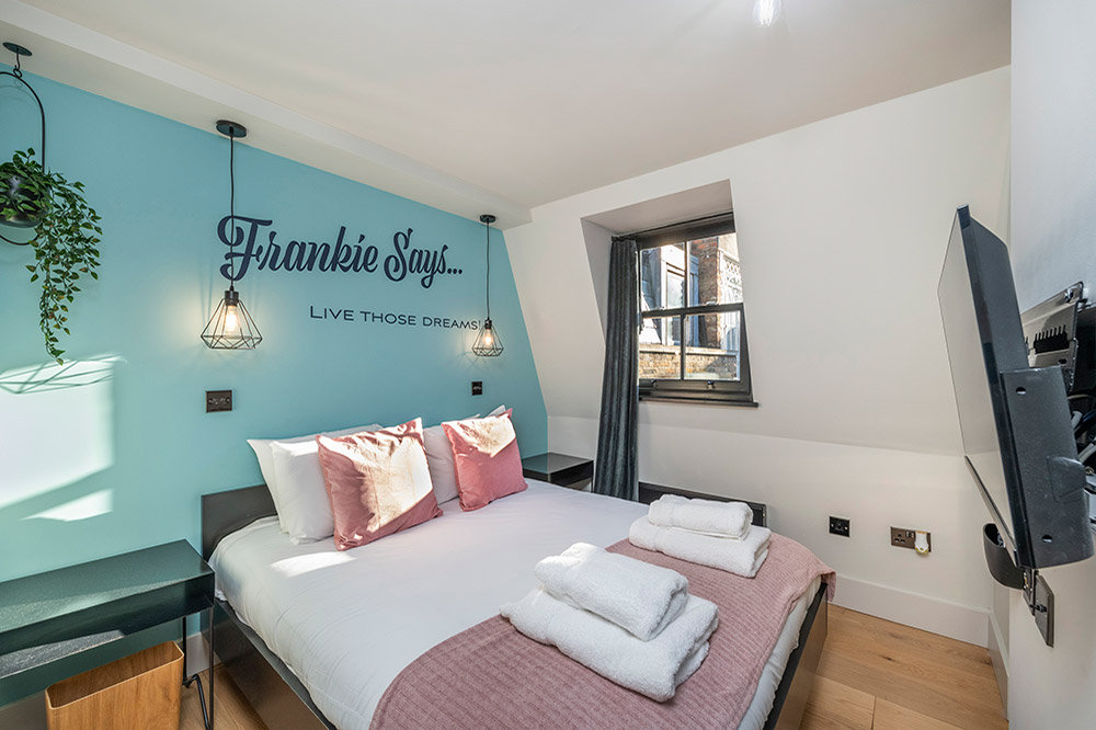 FrankieSays-3bedpenthouse-3rdfloor-bedroom-(5)