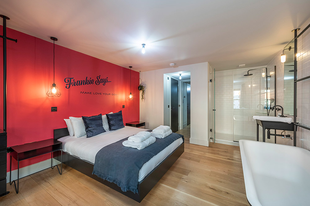 FrankieSays-3bedpenthouse-3rdfloor-bedroom-(2)